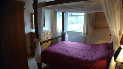 Lovely double bedroom in quiet location with views Main Photo