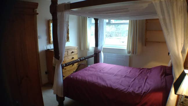 Lovely double bedroom in quiet location with views Main Photo