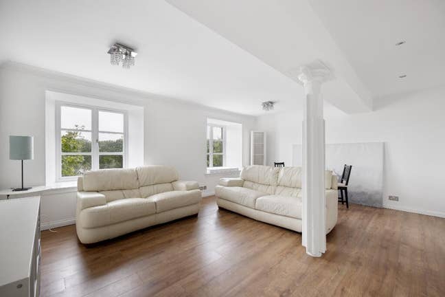 Flatmate wanted for canalside digs Main Photo