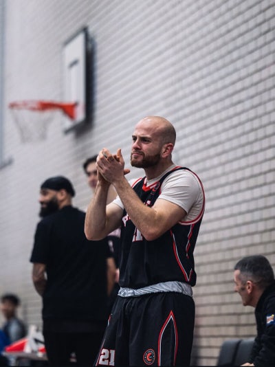 full time worker looking for place close to work Main Photo