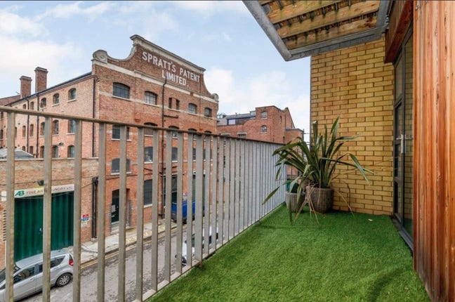 1 Bedroom Property to Rent in E14 Bills Included! Main Photo