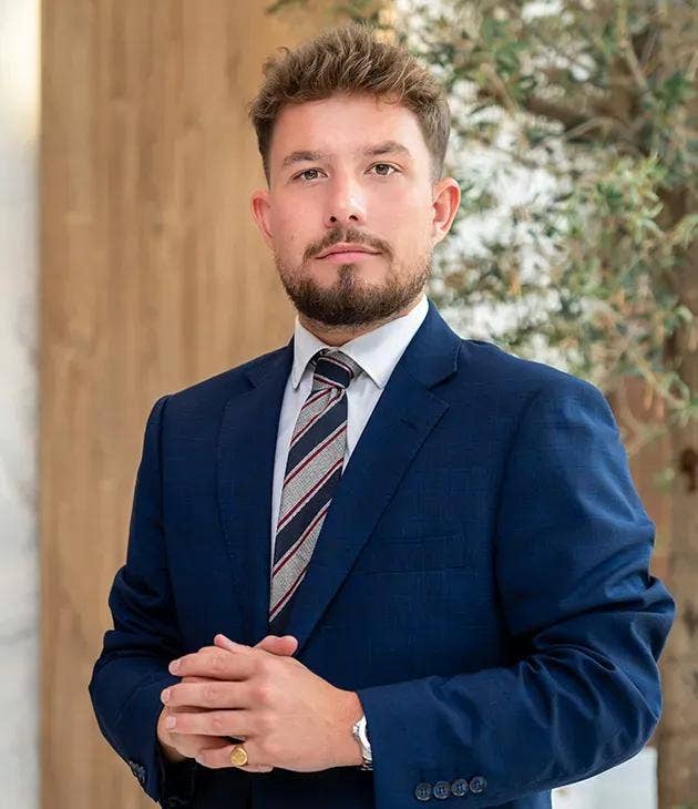 Professional Male seeks a single or double room Main Photo