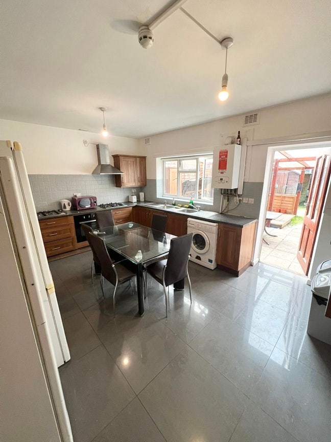 Double as Single 5 Min to Dollis Hill Station Main Photo