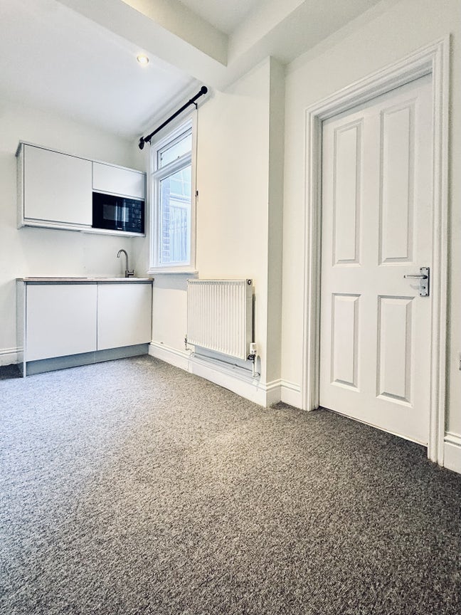 Newly Renovated Self-Contained Studio – White City Main Photo