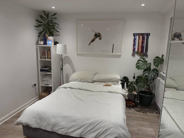 2 Rooms Available in 3-Bedroom Flat – Barons Court Main Photo