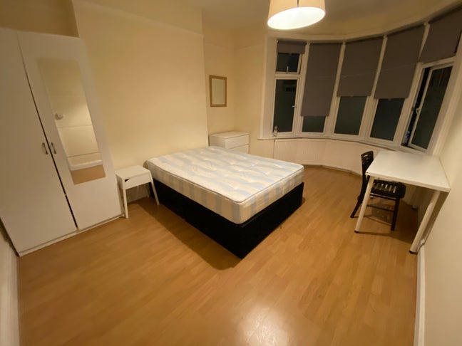 🏠 Large Double Bedroom – NW10  Main Photo