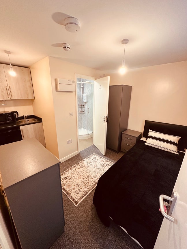 🔥Large Studio En Suite Near Heathrow🔥 Main Photo
