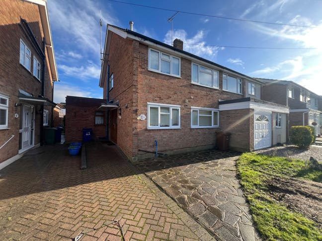 Stylish 4 Bed Home with Garden & Ensuite Main Photo