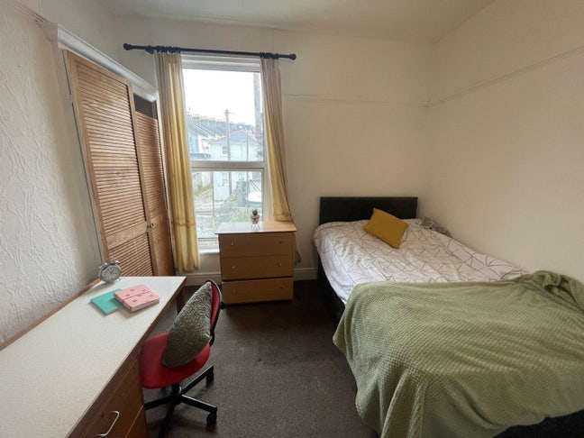 2 Rooms Available All Bills Included! Main Photo