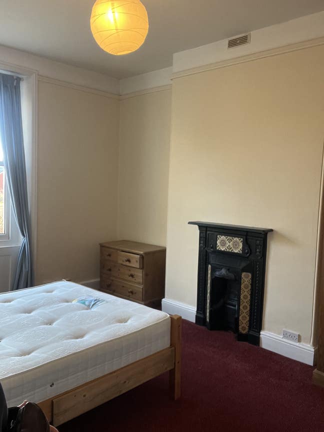 Large furnished room with parking available Main Photo