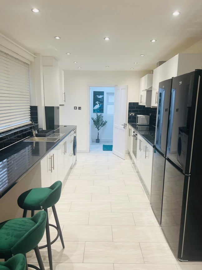 Luxury house 🏠 all bills included  Main Photo