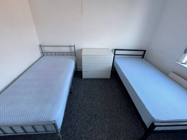 2 person share Room available in Leyton E10 6dp  Main Photo