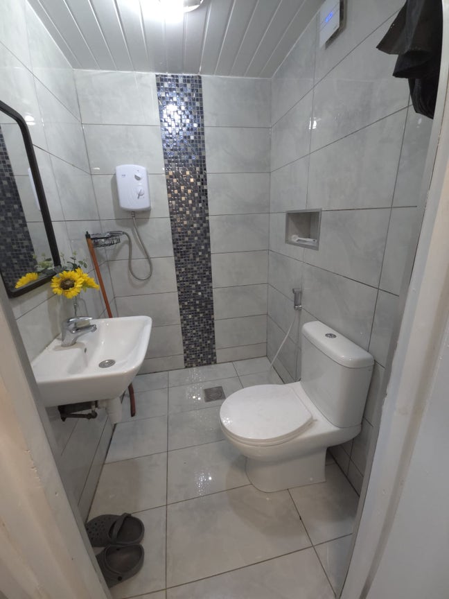 1 bed studio flat at the back of the house  Main Photo