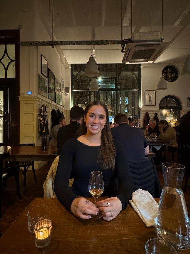 I am a professional female aged 24.I am look... Main Photo