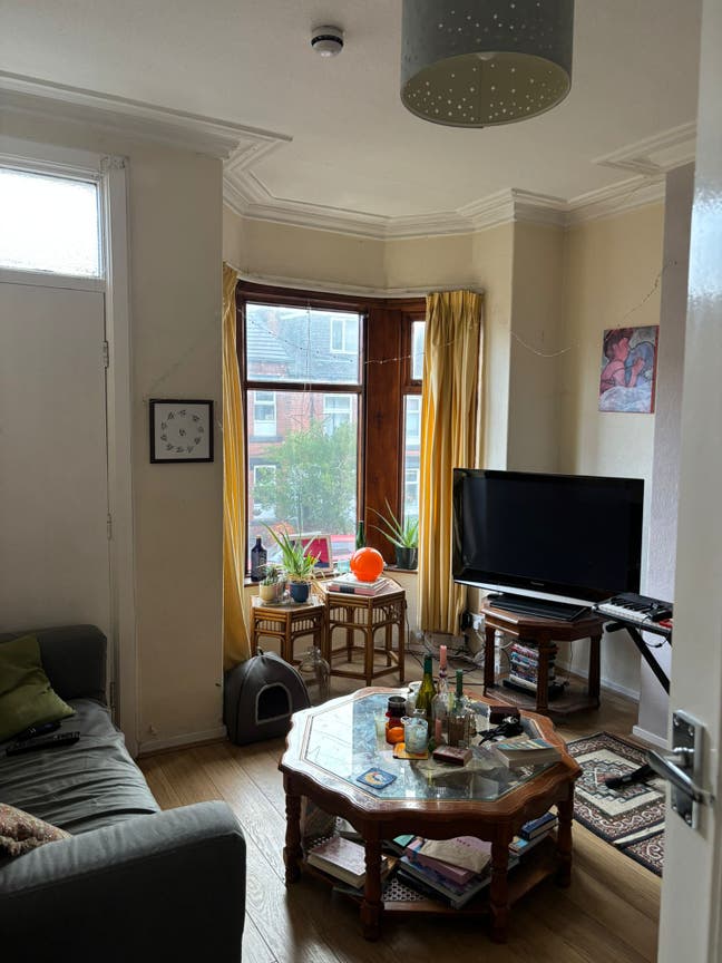 Room available in gorgeous meanwood house  Main Photo