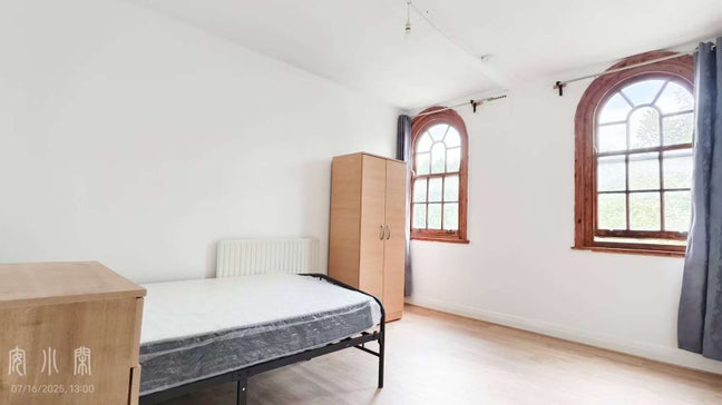  Big DR  in flatshare, 5min Ealing Broadway  Main Photo