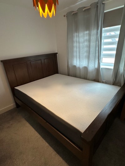 En-suite- Large  Main Photo