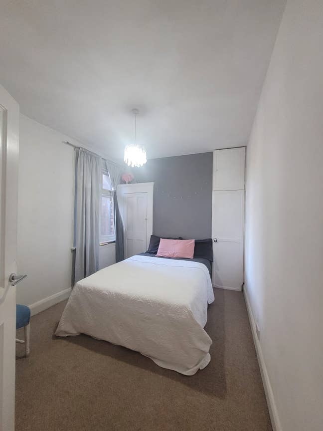 Lovely Double Room in Tolworth Surbiton KT6 Main Photo