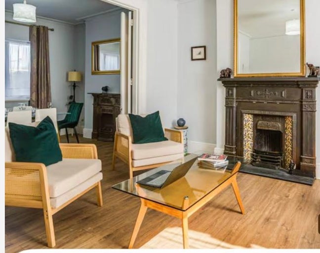  larger-than-average, bright double room in a beau Main Photo