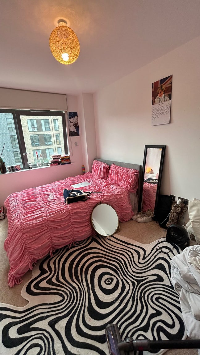 Double room with own bathroom in east London  Main Photo