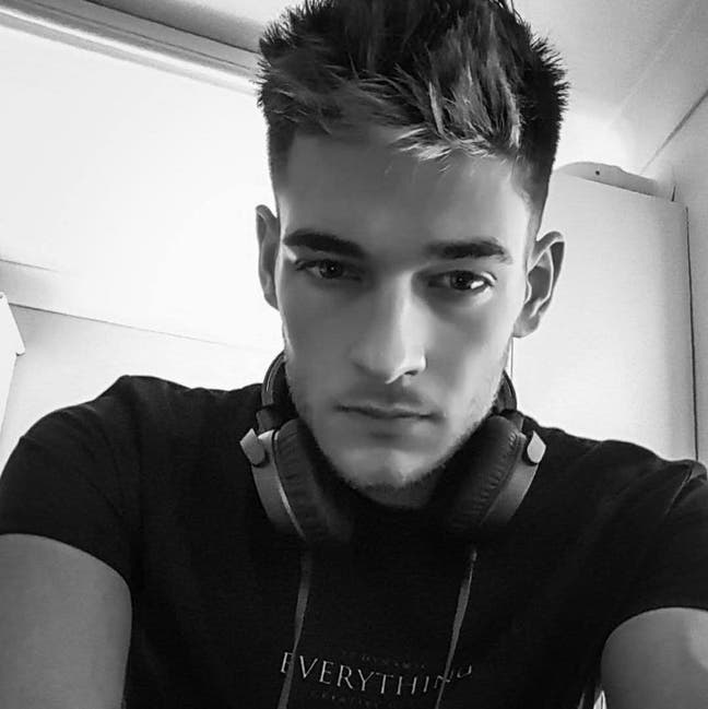 Professional Male seeks a double room Main Photo