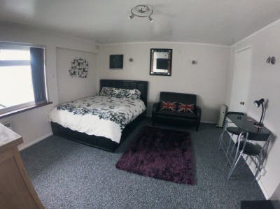 Self Contained Studio flat / bedsit / apartment Main Photo