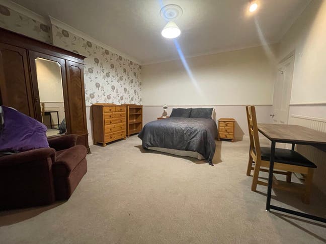Large furnished double room available Main Photo