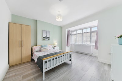 Double en-suite rooms available  Main Photo