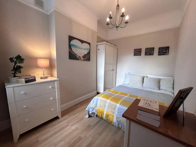 Double Bedroom Centrally located in Sutton Main Photo