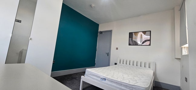 1 Beautiful Double Room Close to Wallasey Beach! Main Photo