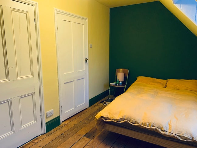 Double Bedroom close to Stroud centre Main Photo