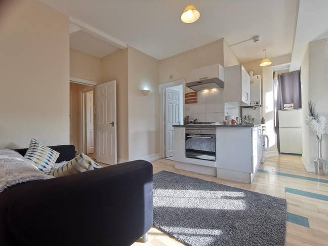 1 Bed Flat, Edward Close, Cricklewood London NW2 Main Photo
