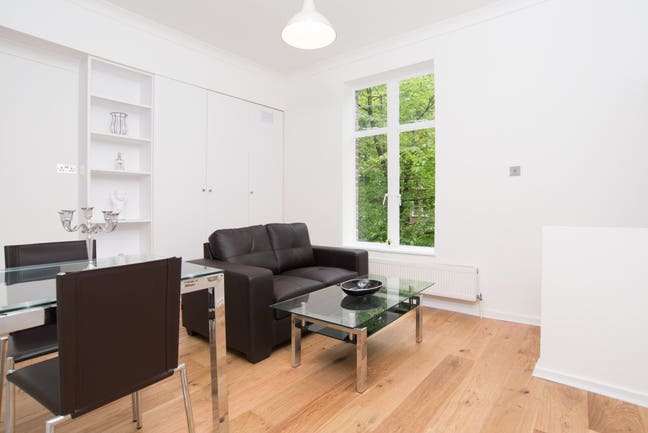 1 bed flat in Frognal NW3 Main Photo