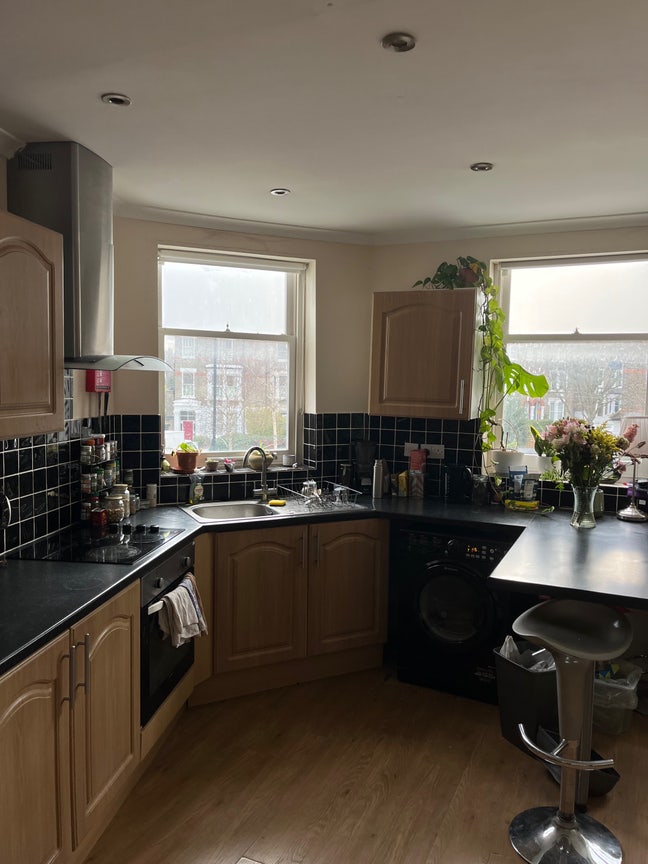 Cozy Room in Flatshare For Rent Main Photo