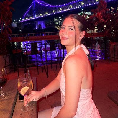 Working professional seeking a house share/flat :) Main Photo
