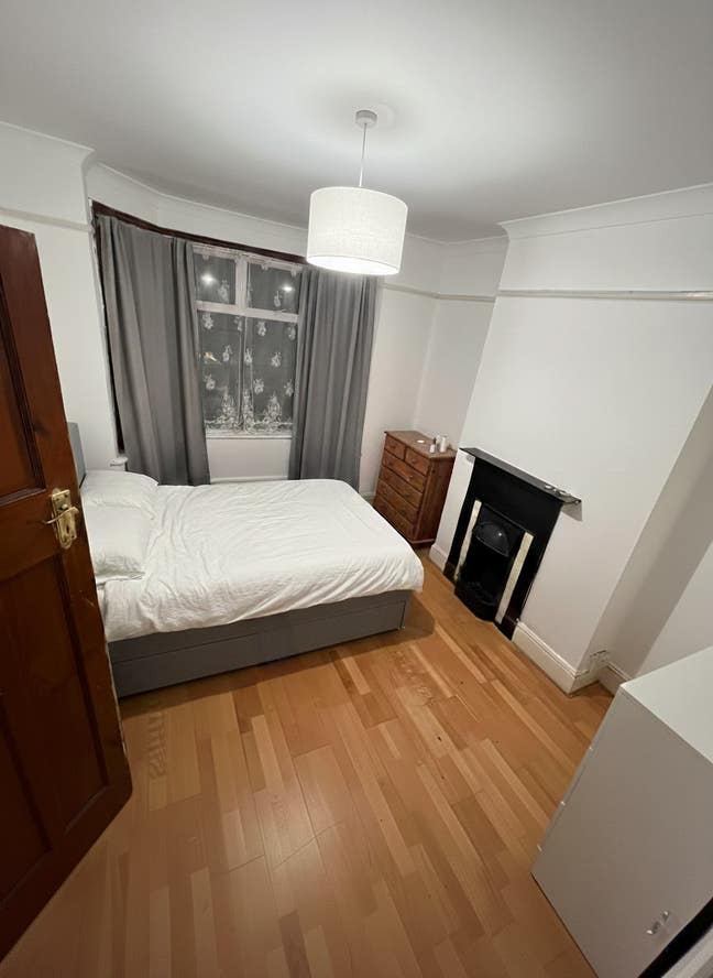 Large Double Room. Central Park, East Ham Main Photo