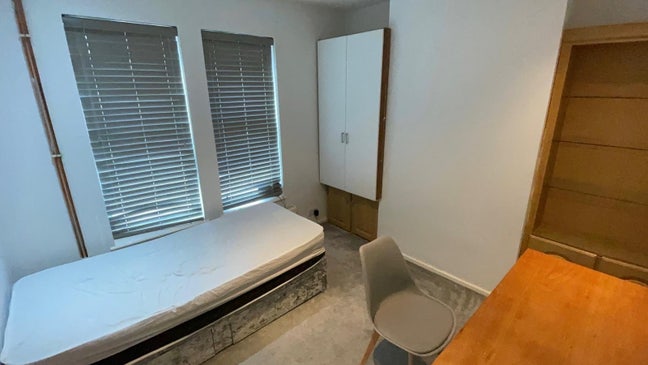 Great room , great location next to town . Student Main Photo