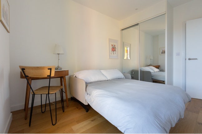 Double Room for professionals in Zone 1 Main Photo