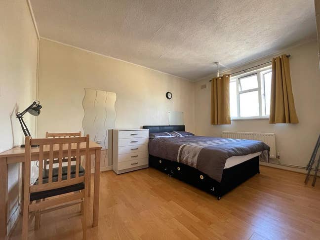 Large cozy double room in friendly flat Main Photo