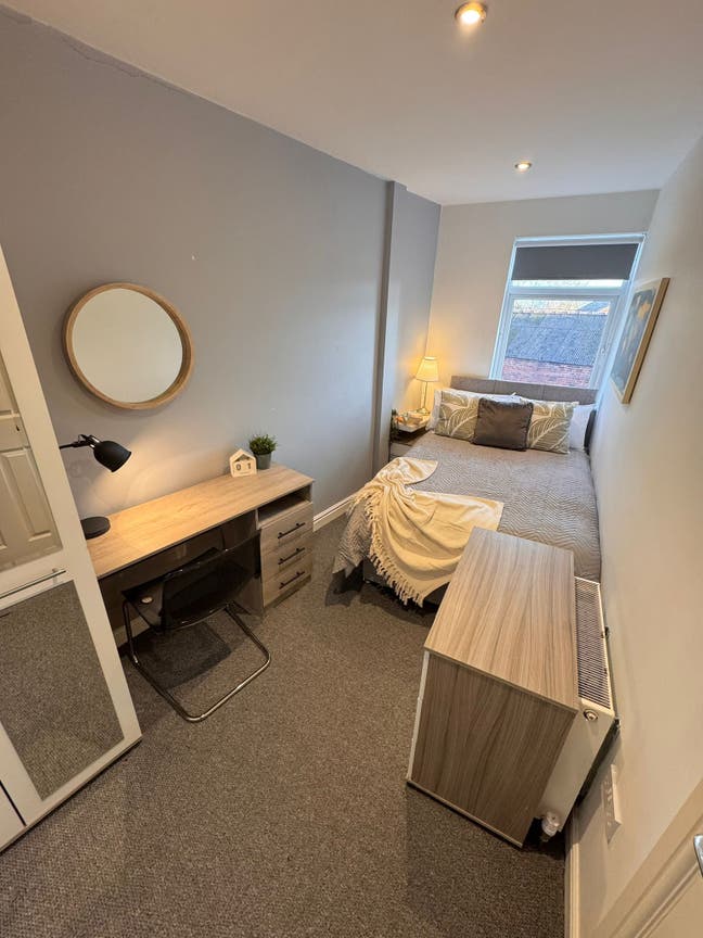 Cosy Refurbished Room in Great Location Main Photo