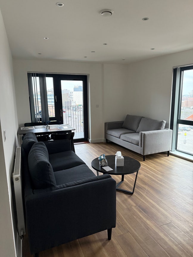 Two bedroom flat to rent Main Photo