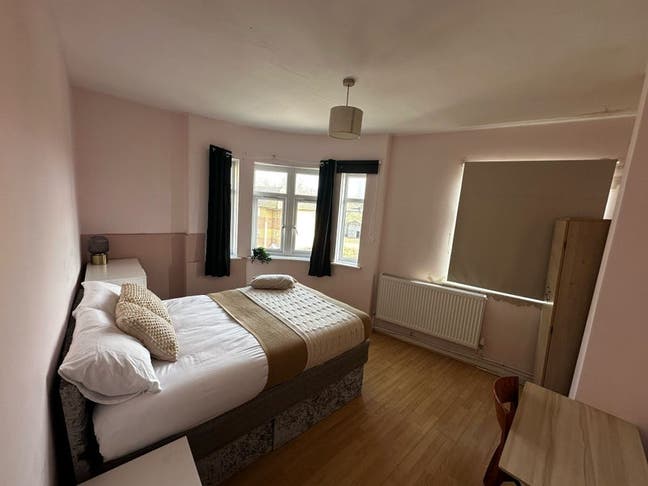 ⭐ Spacious, Comfortable Double Room – Canada Water Main Photo