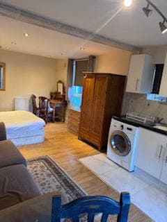 Large studio & Garden in Windsor. Rent inc. Bills Main Photo