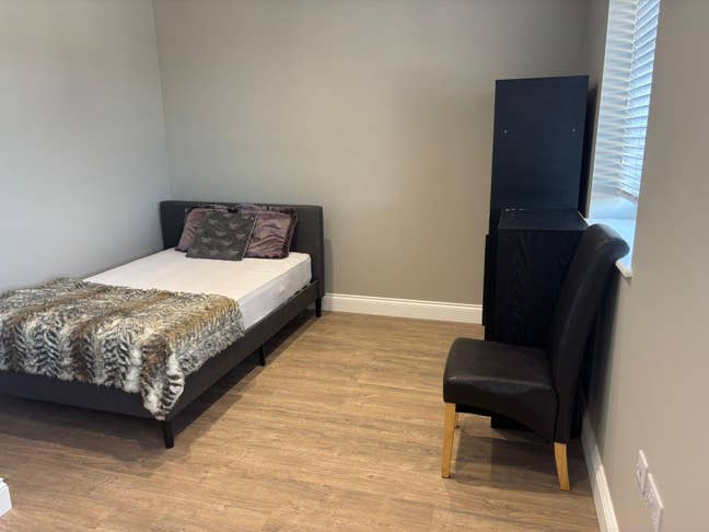 Two rooms close to Arnos Grove Station Main Photo