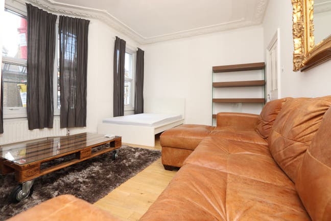 LUXURY House with Patio! 3 Rooms in Maida Vale! Main Photo