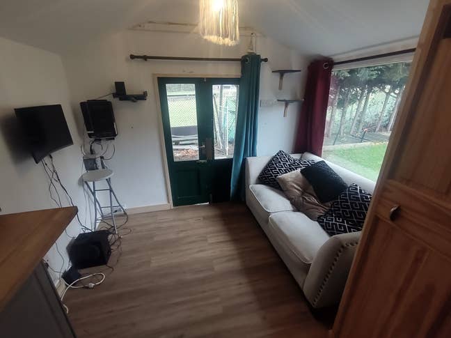 2 Bedroom Annexe with toilet. All inclusive Main Photo