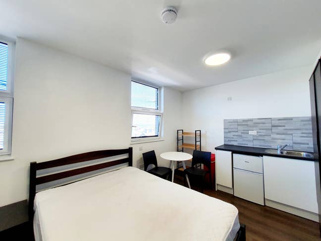 Modern 2nd Floor Room - 163c Parish Lane, SE2 Main Photo