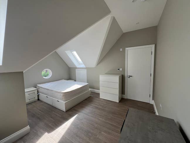 Modern room - good connection to Central London Main Photo