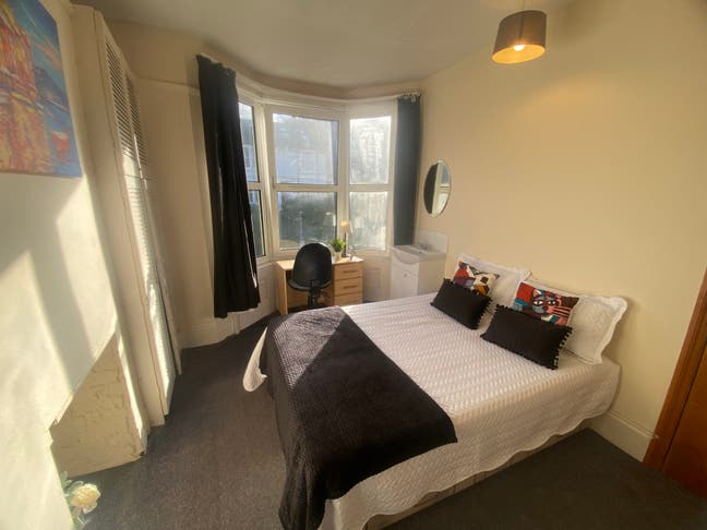 Do you want to live in busy Brighton? Main Photo