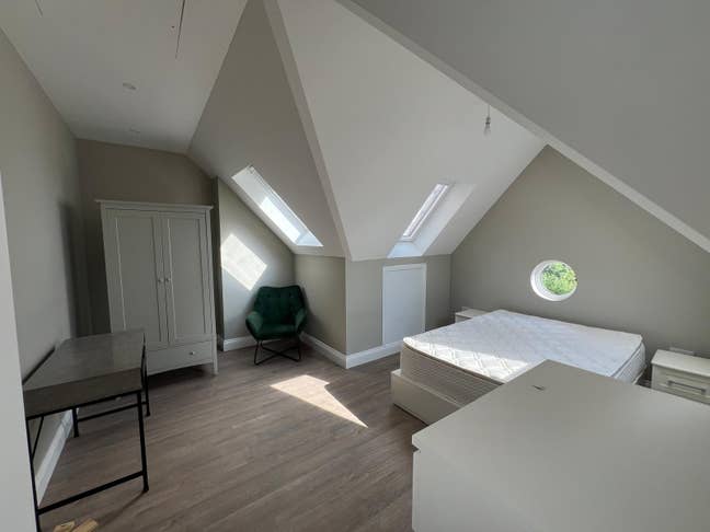 Modern room  Main Photo